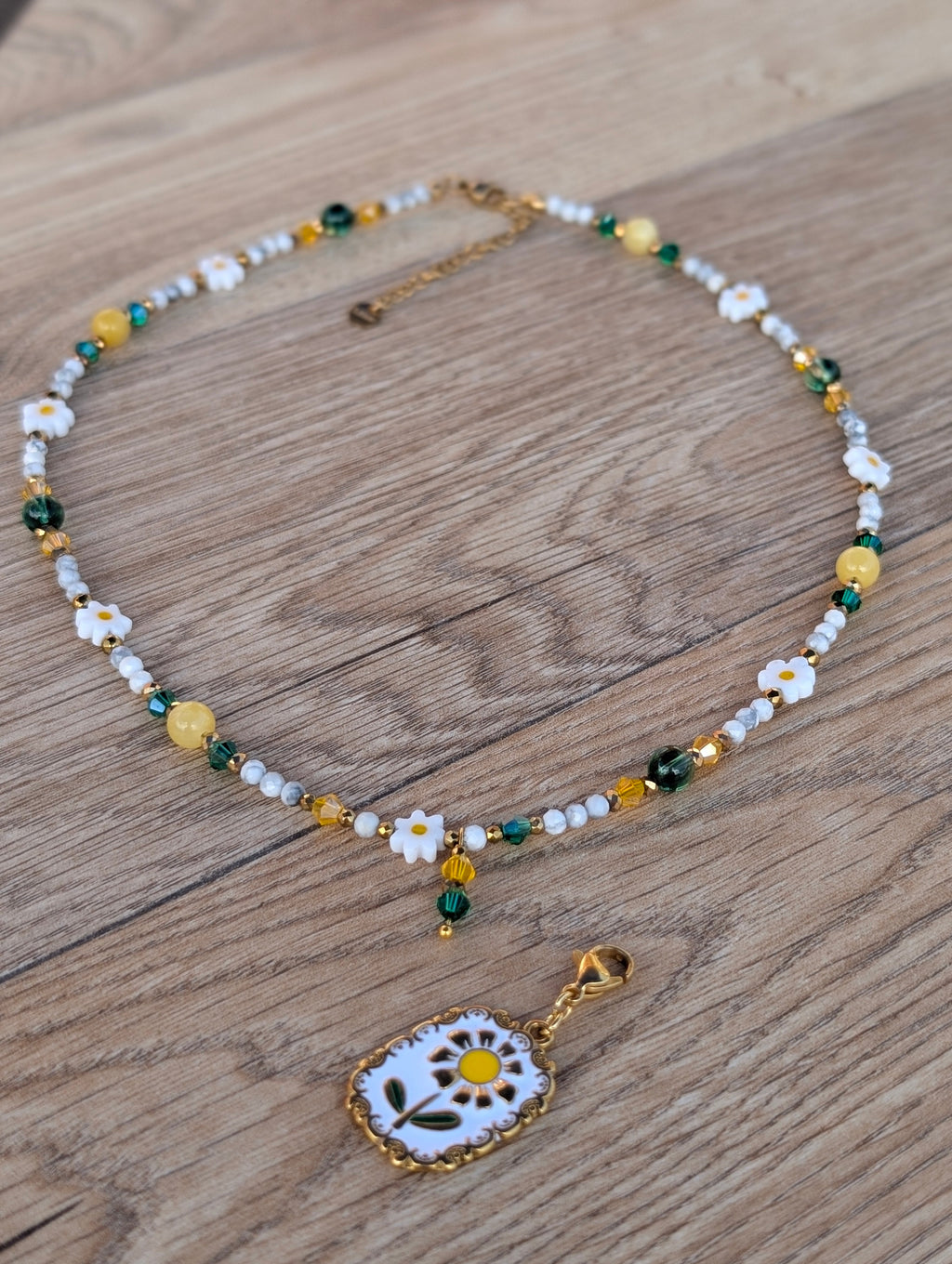 Summer Daisy - Howlite & Jade & Peridot