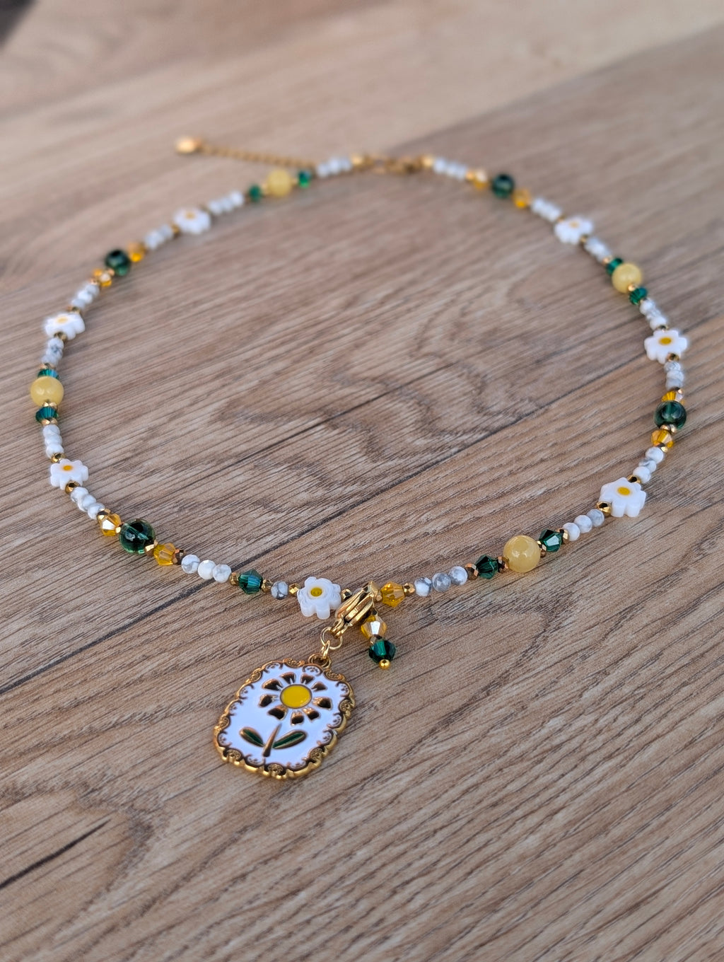 Summer Daisy - Howlite & Jade & Peridot