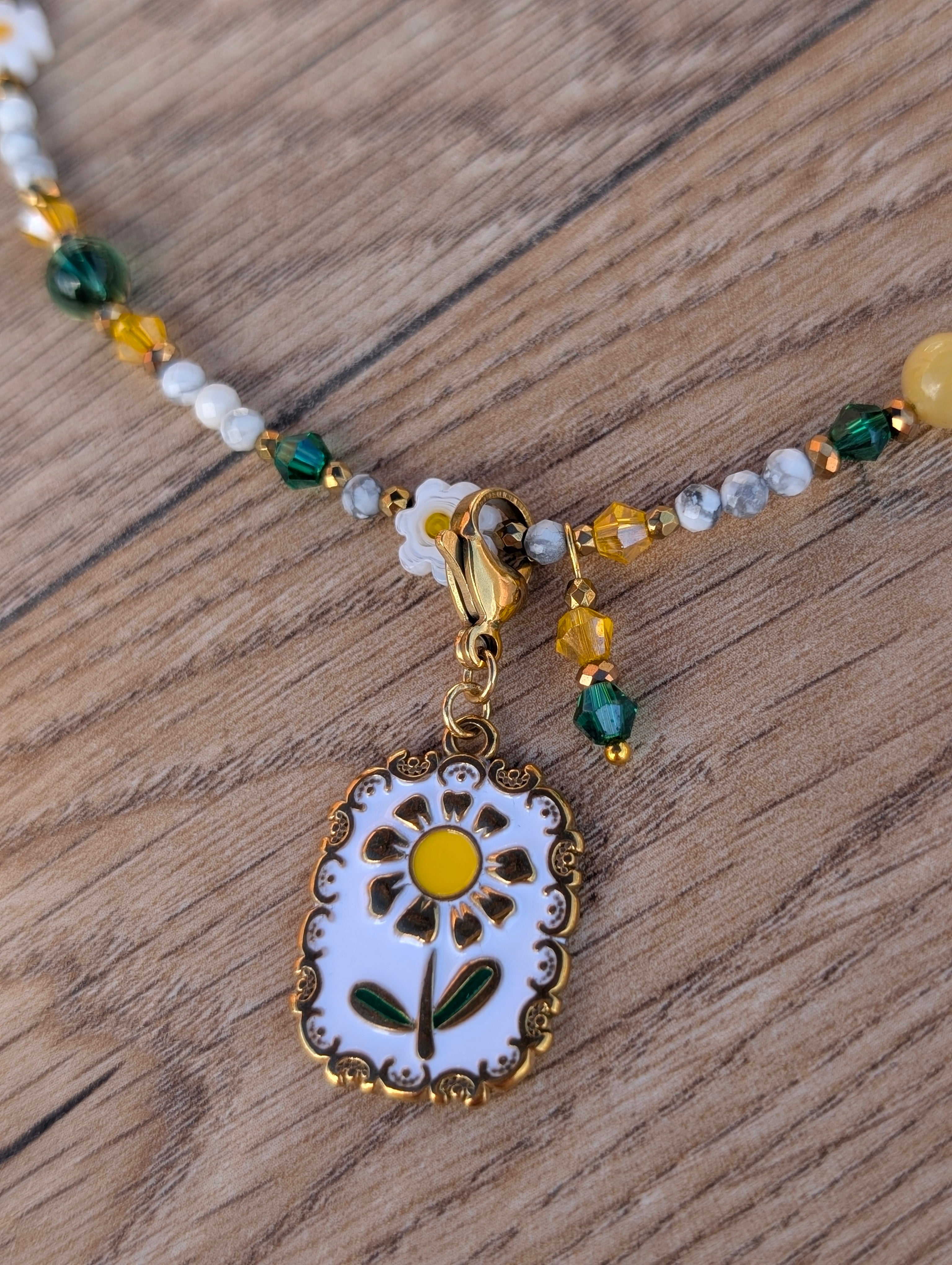 Summer Daisy - Howlite & Jade & Peridot