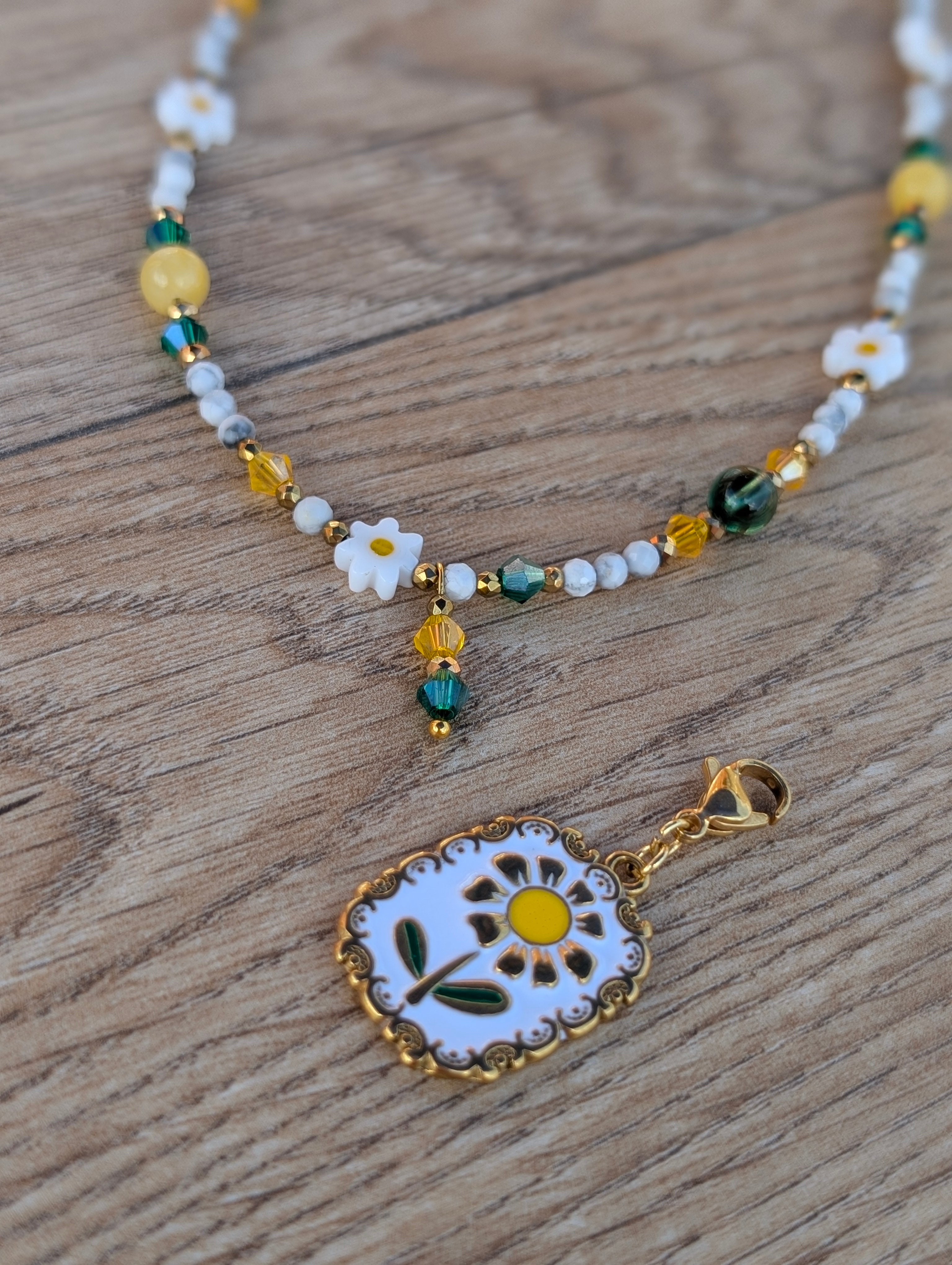 Summer Daisy - Howlite & Jade & Peridot